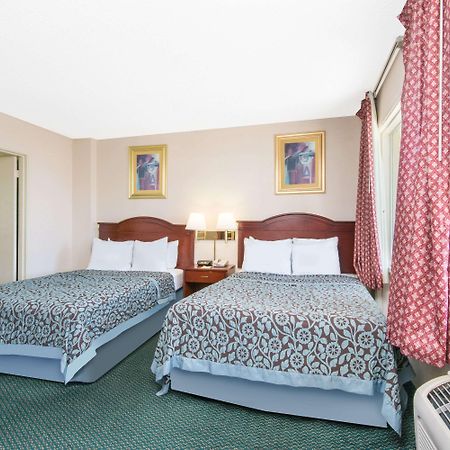 Days Inn & Suites By Wyndham Wichita East Kültér fotó