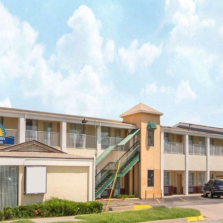 Days Inn & Suites By Wyndham Wichita East Kültér fotó