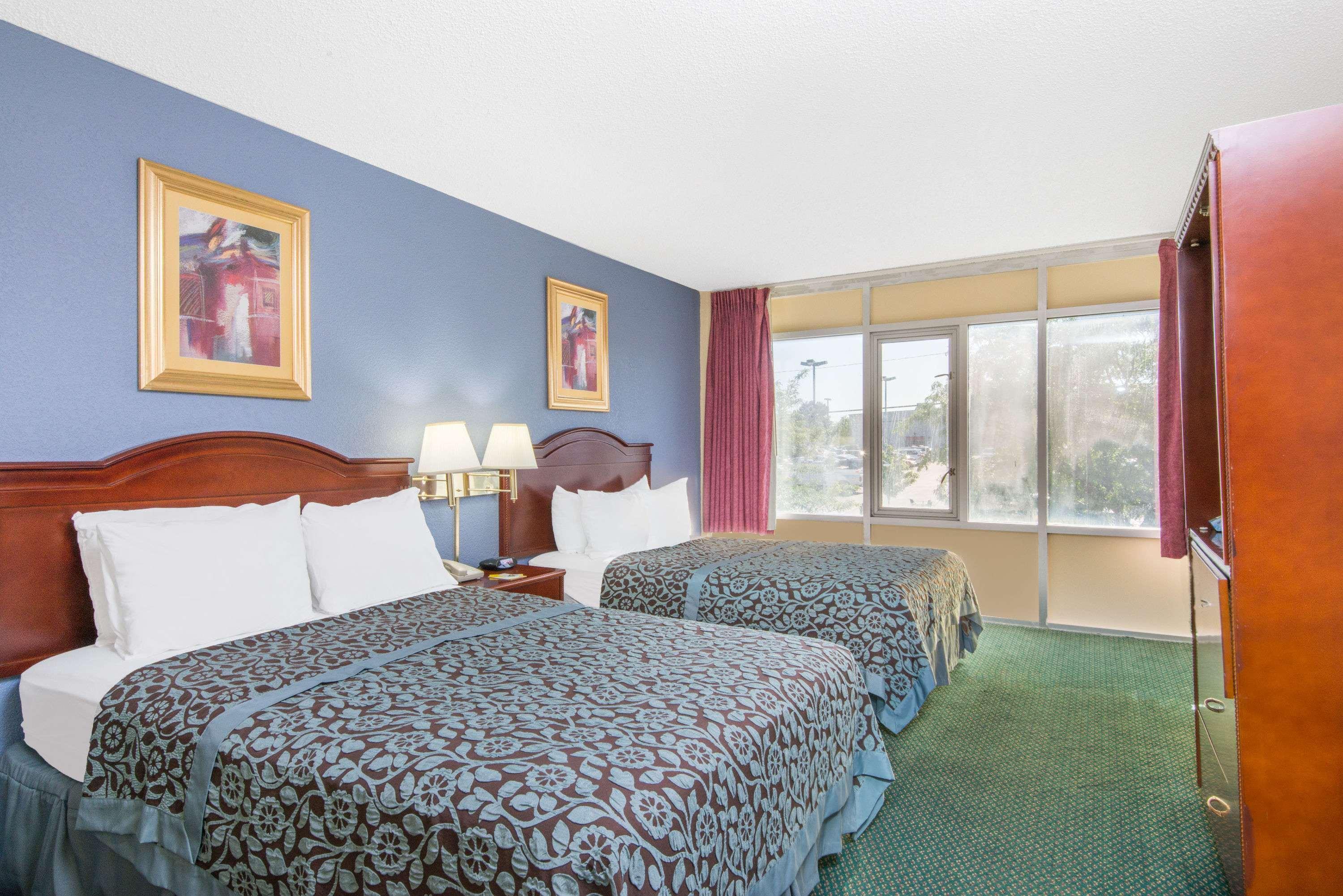 Days Inn & Suites By Wyndham Wichita East Kültér fotó