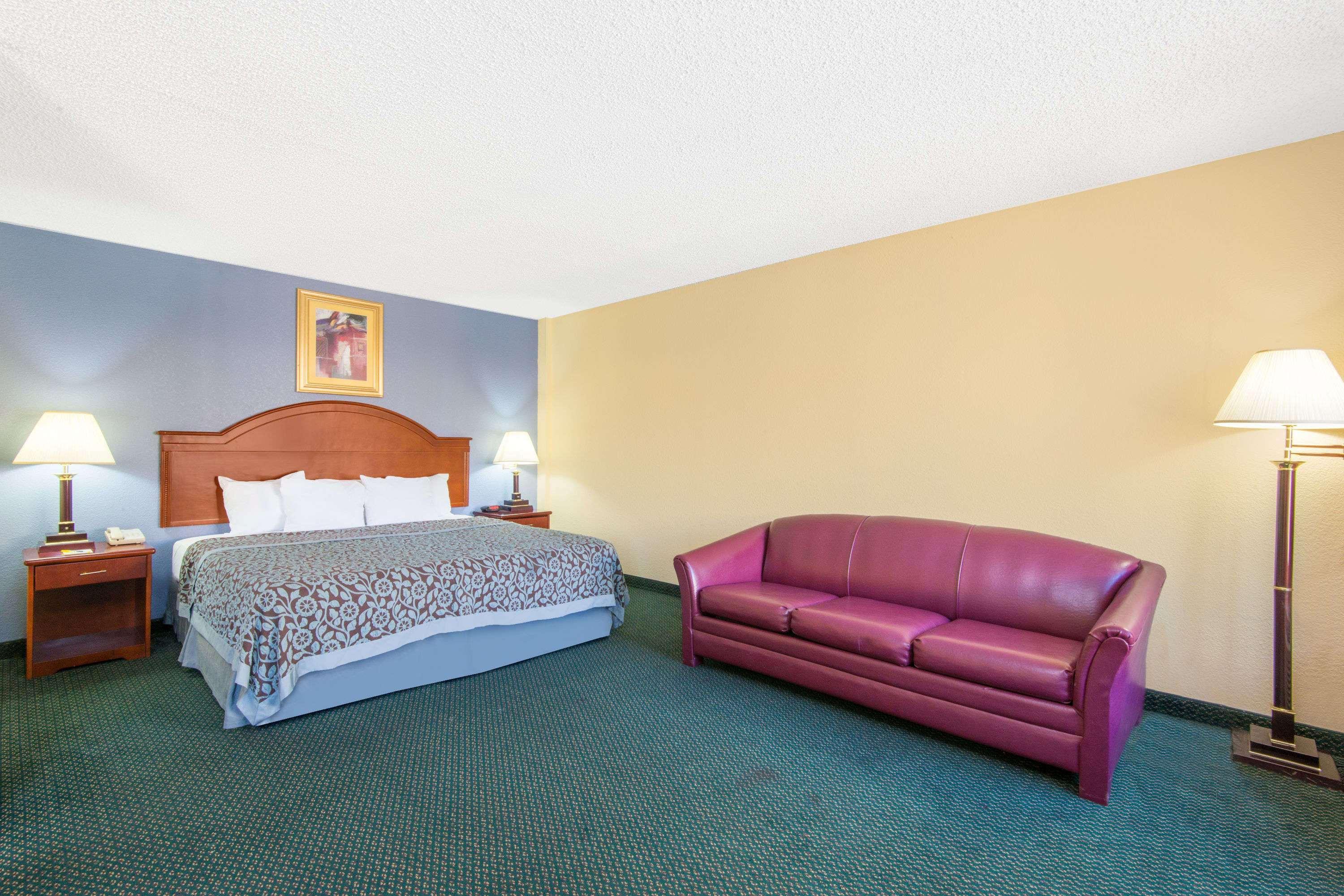 Days Inn & Suites By Wyndham Wichita East Kültér fotó