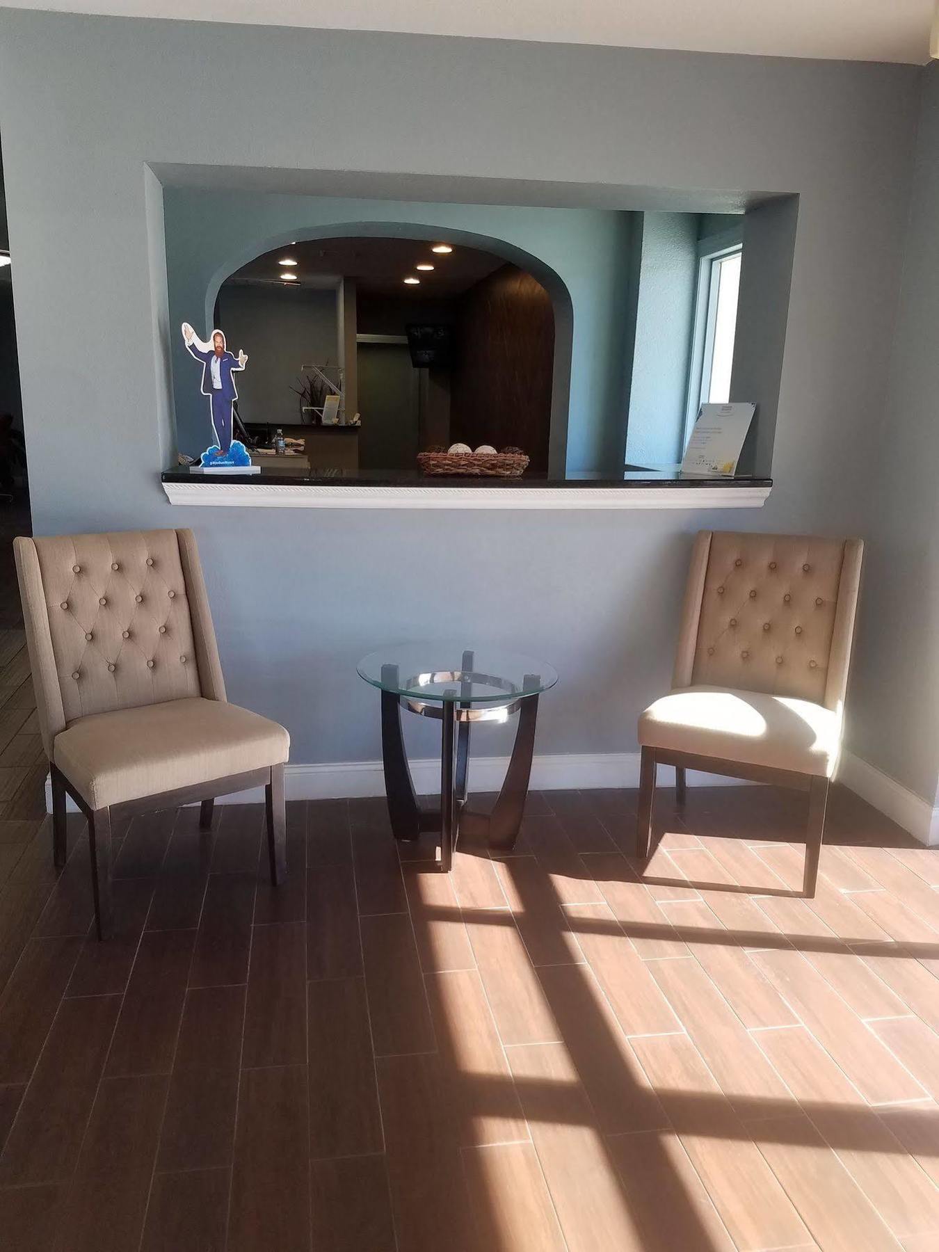 Days Inn & Suites By Wyndham Wichita East Kültér fotó