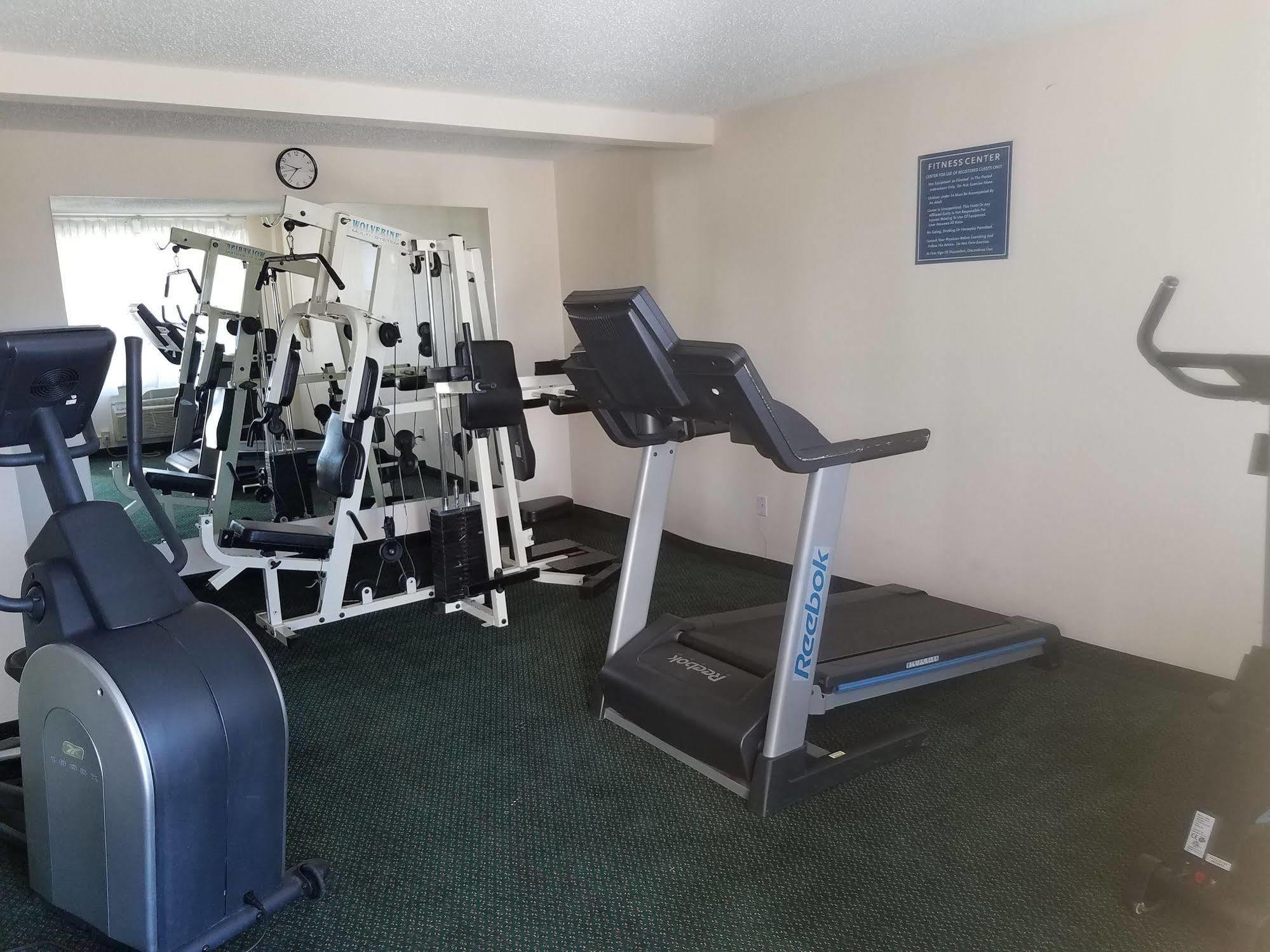 Days Inn & Suites By Wyndham Wichita East Kültér fotó